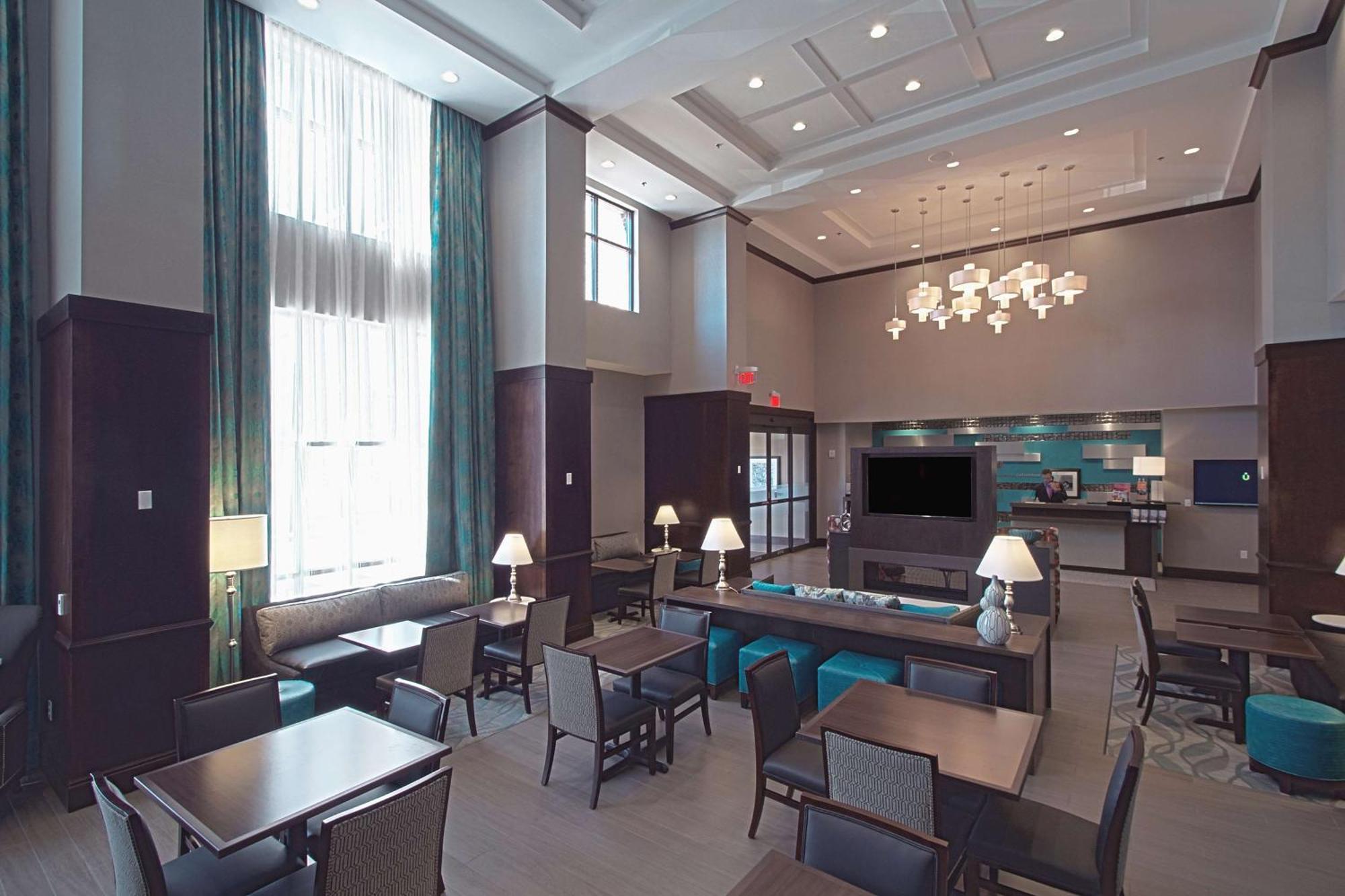 Hampton Inn & Suites Columbus/University Area Exteriér fotografie